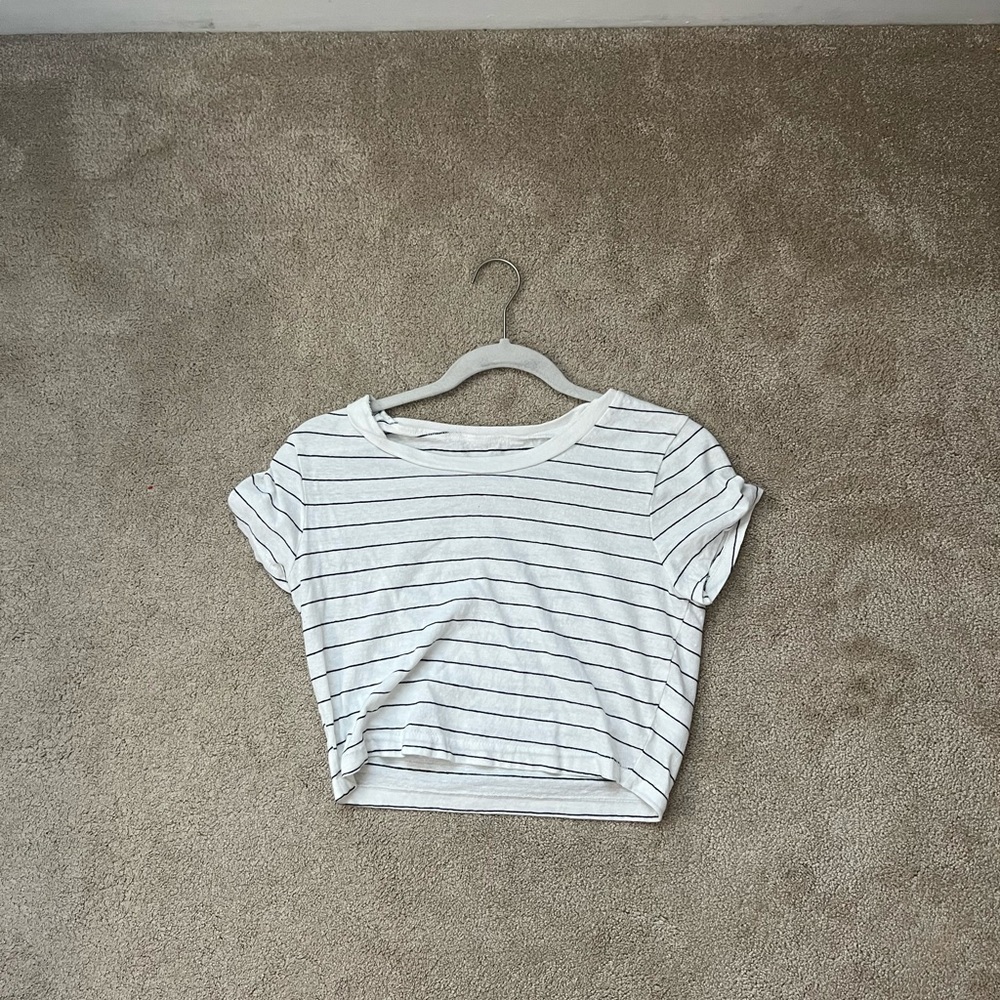white cropped short sleeve